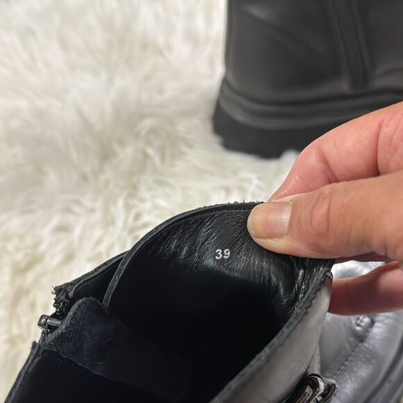 Anthropologie Pilcro Black Leather Chelsea Boots with Square-Toe Design Size 39 - Picture 9 of 10